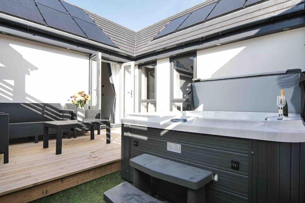 Holiday home Hoxne - Poppy With Private Hot Tub