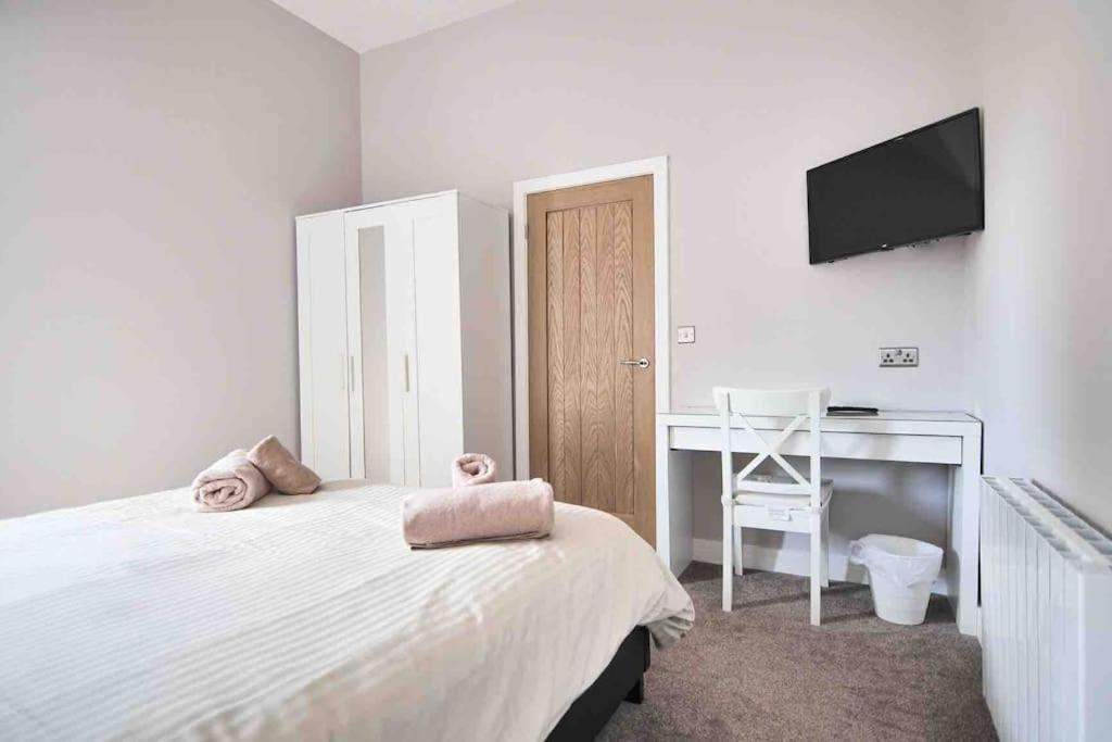 Hoxne - Poppy With Private Hot Tub * York